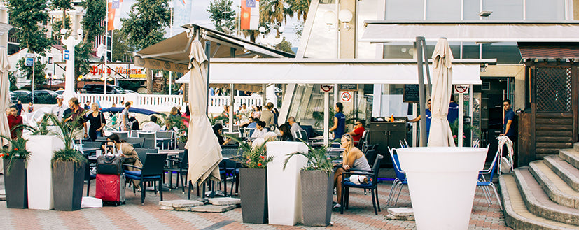 It’s Getting Warm Outside – Here’s Some Essential Equipment for Your Outdoor Catering