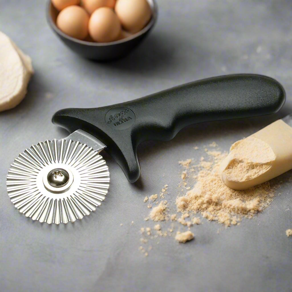 Ateco Pastry Cutter Fluted w/ Black Handle 2.5" 1323