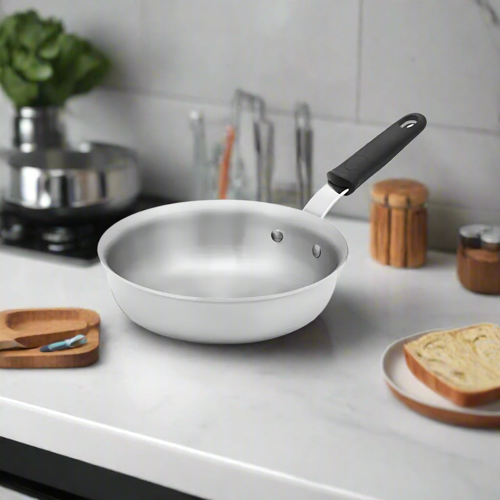 Vollrath Tribute 3-Ply Stainless Steel Saucier Pan 3 Qt. 722130