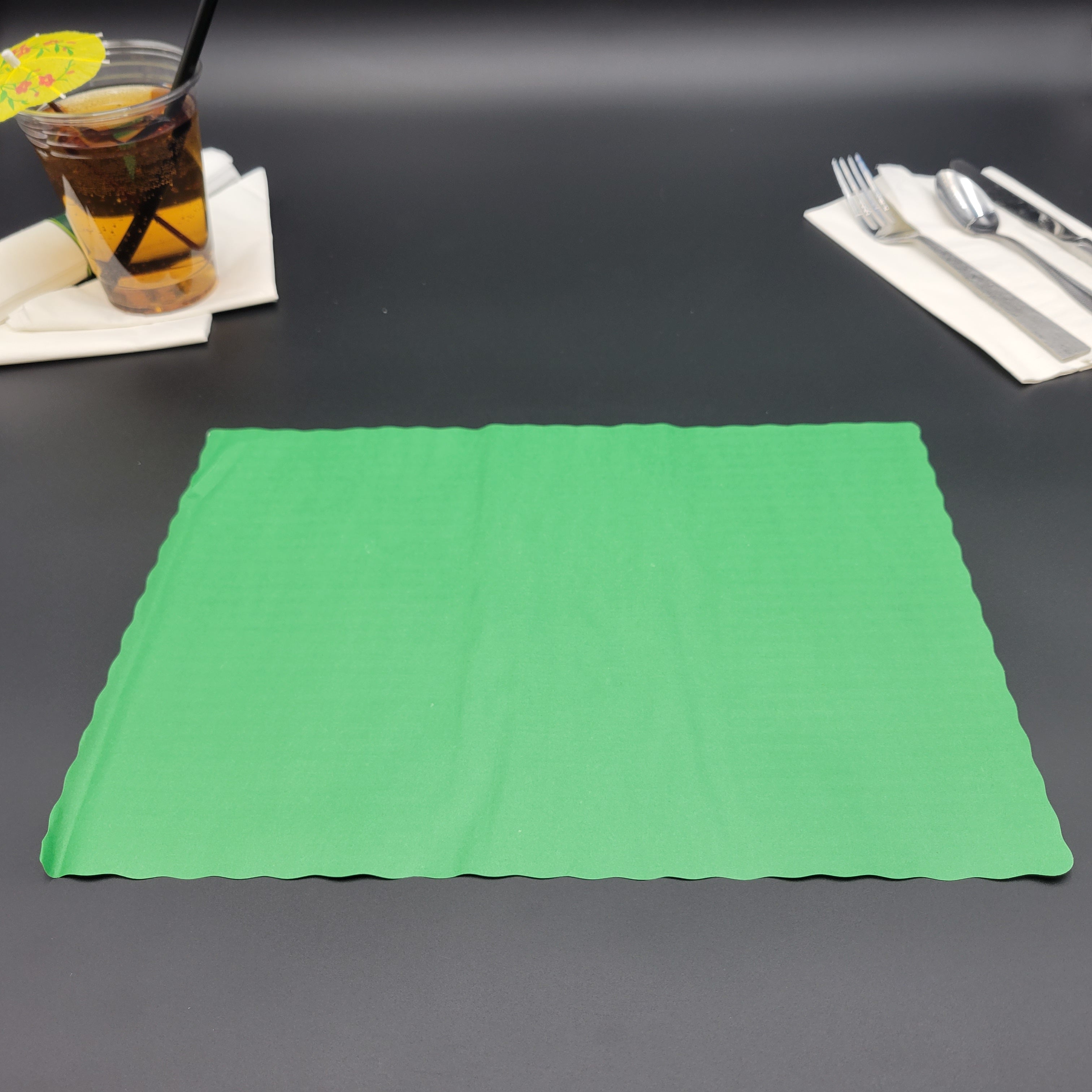 Paper Placemat with Scalloped Edge Green 10" x 14" - 1000/Case